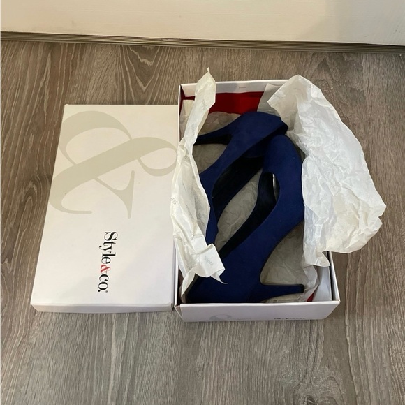 Style & Co Brand Blue Suede Heels, Size 8 - Picture 12 of 12